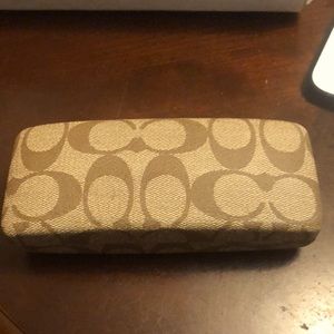 Coach eyeglasses case (clamshell) . Signatur C logo. Aprox W6. H2.5 .D1.5